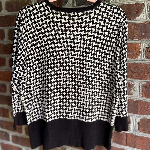 White House Black Market, black and white sweater with geometric pattern, XL - Picture 6 of 7